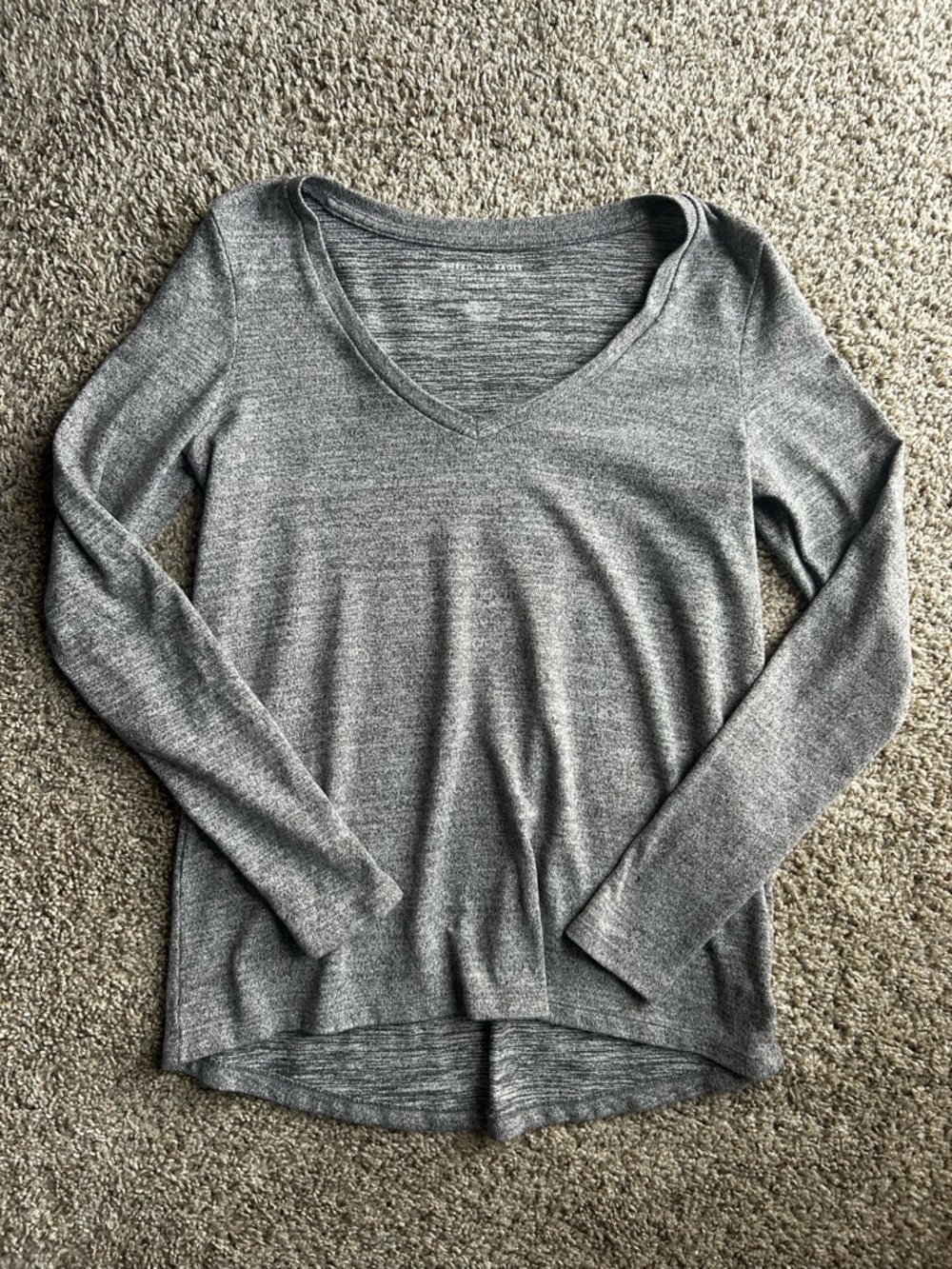 American Eagle Outfitters Gray V-Neck Long Sleeve Top